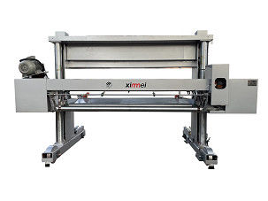 2200mm SKD11 Blade Pu Schneidmaschine Lineare Rollführung Horizontale Spaltung