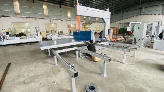 Multimaterial-Schaum-Vertikalschneidemaschine mit 1250 mm Schneidhöhe und 2,38 kW Motor für PU-Schaum und EPE-Perlen-Baumwolle